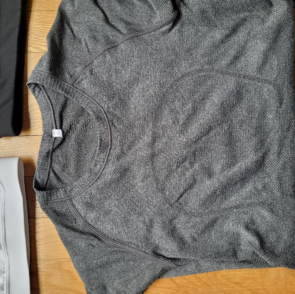 Lululemon 5 Piece Bundle Align Jogger, Bras, Swiftly Tech Tee, Fast & Free Crop - Picture 3 of 16